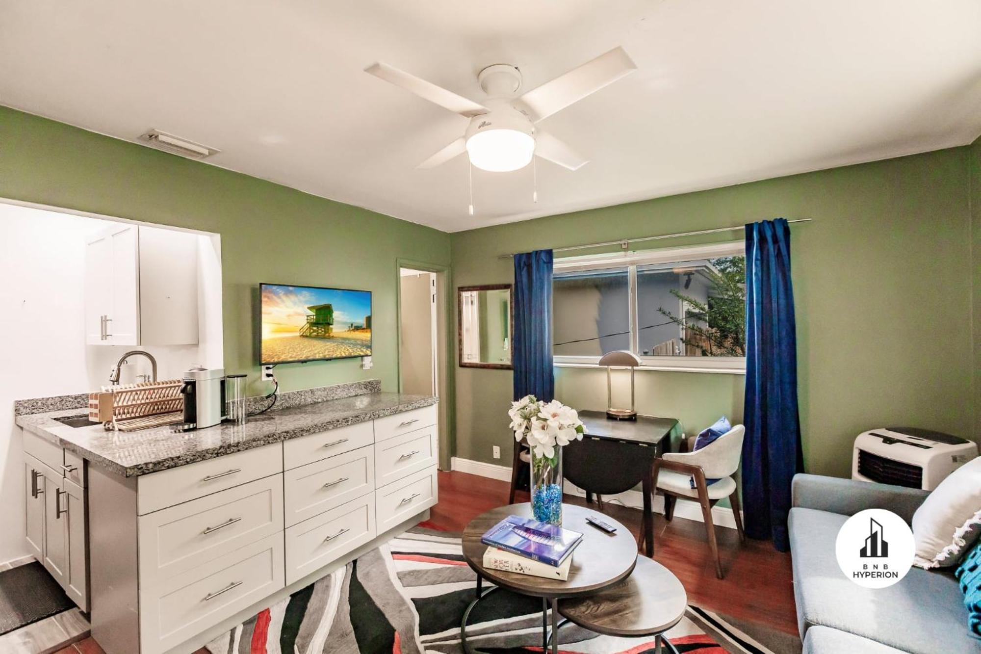 Uhost Ai - Updated 1B1B Hideaway - Sleeps 3 Hollywood Exterior photo
